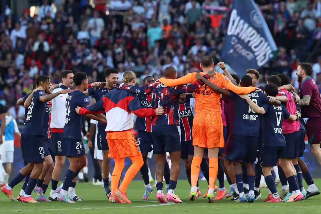 包含赛地聚焦：法国杯集结日热度飙升，武汉三镇篮板制胜，球迷炸锅，细节决定成败的词条