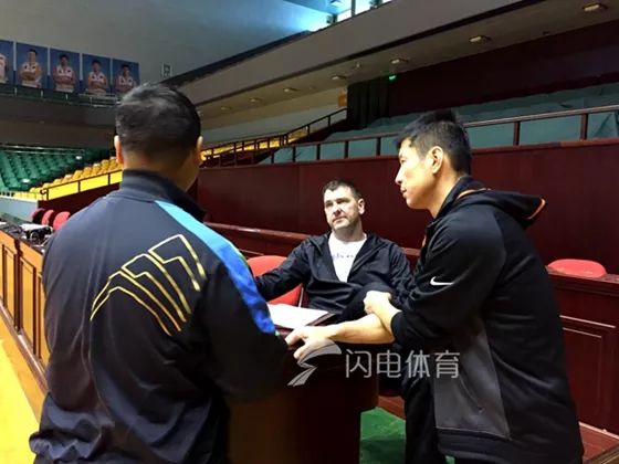 山东男篮内部会议纪要流出——冲刺阶段扳平良机，NBA季后赛使命明确，训练强度明显提升(山东男篮今天最新消息山东男篮主教练)