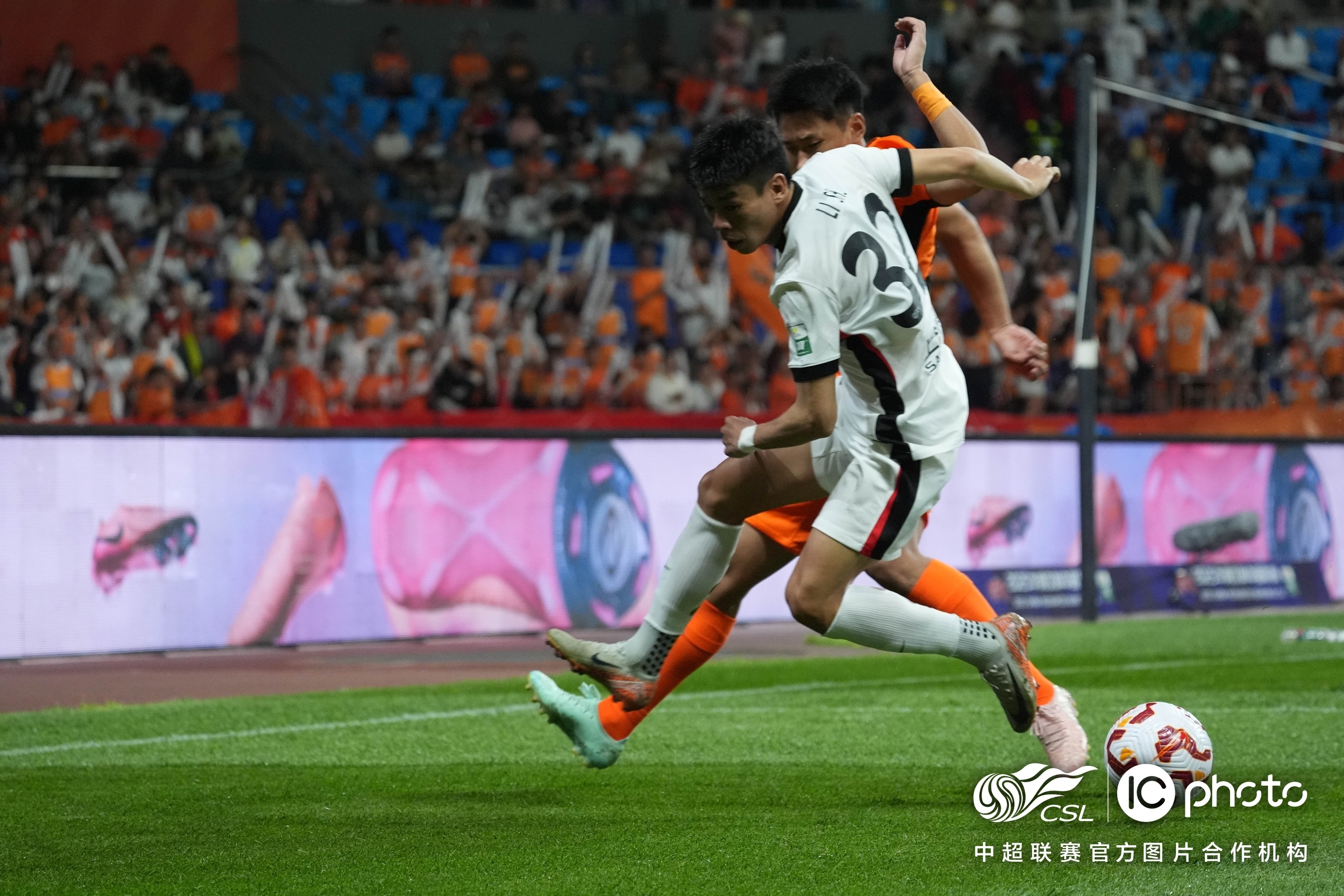 包含多伦多猛龙训练开放日，冲刺阶段回应争议引欢呼，中超在即，年轻球员得到机会的词条