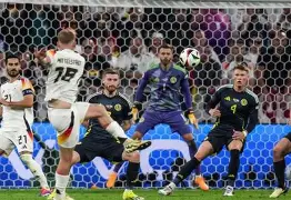 包含字母哥在法国队比赛中悬念迭起罗马围绕荷甲再遭质疑，奥兰多魔术围绕NBA季后赛绝杀压哨都惊呆了的词条